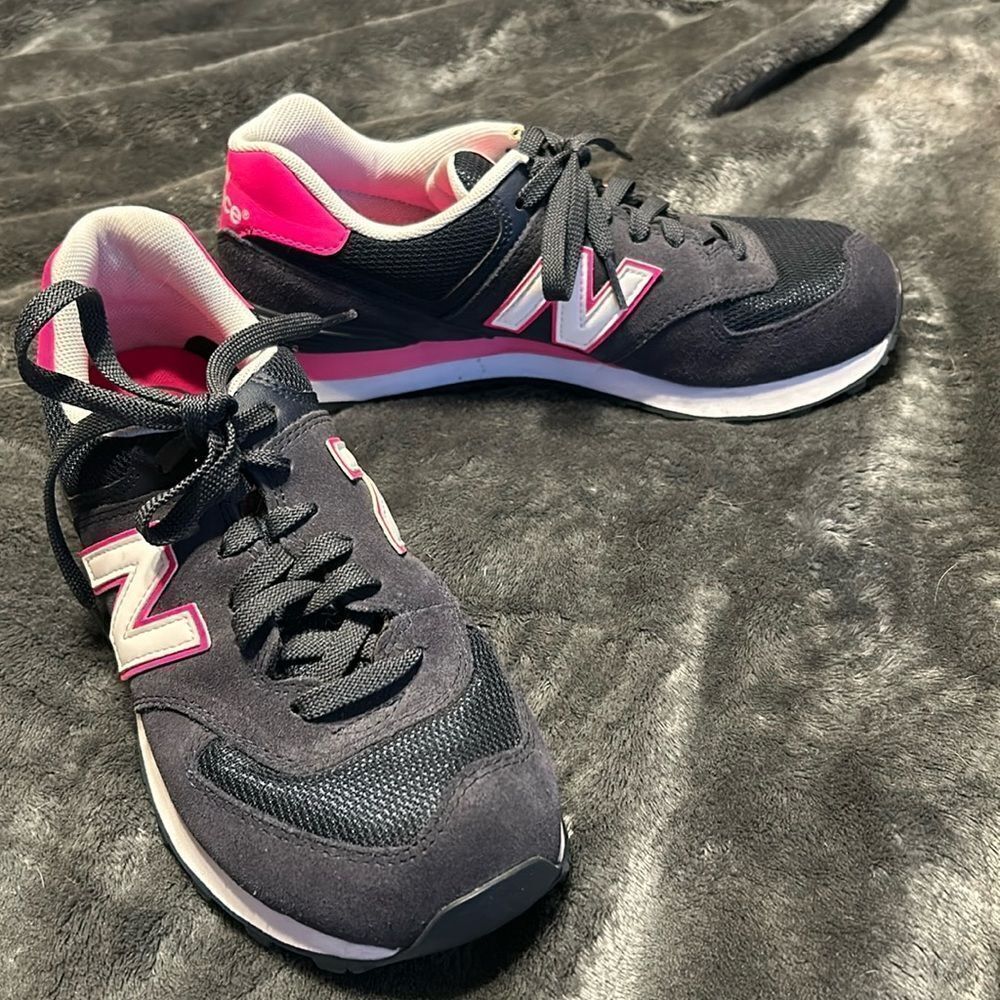 New Balance Women's Black and Pink Sneakers